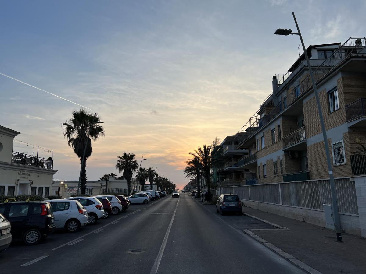 Lotus - Appartamento Sul Mare A Ostia Con Giardino Relax Bagian luar foto